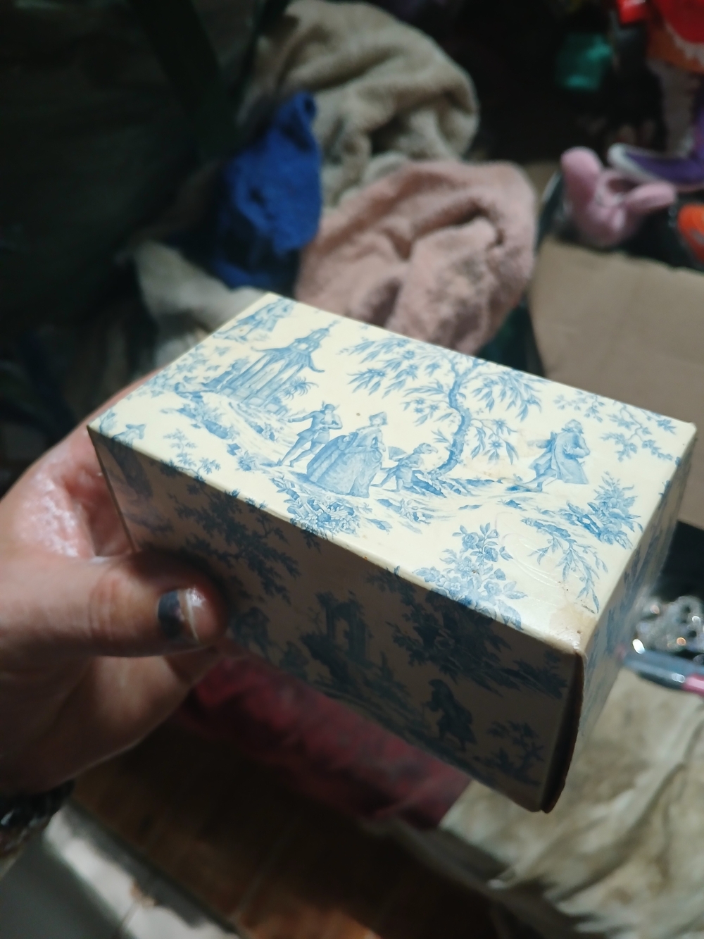 blue and white Toile de Jouy (or Chinoiserie-influenced pastoral) 4.5" Soap Box
